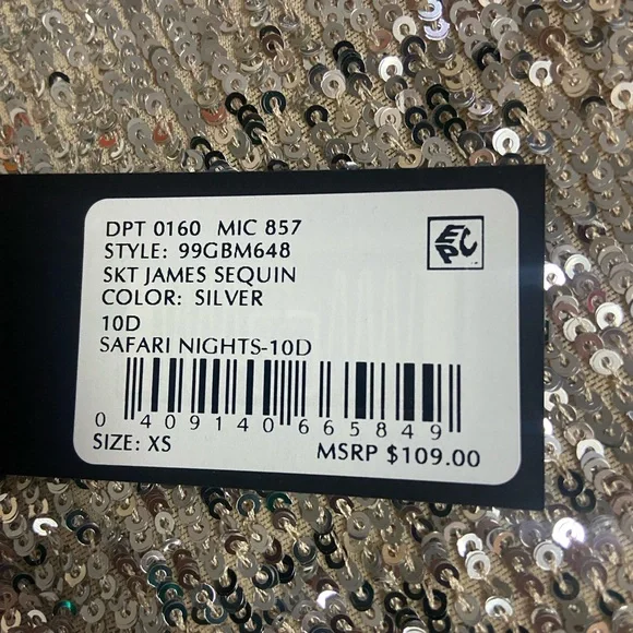 Gianni Bini Silver Sequin Short Sleeve Top - Picture 9 of 11